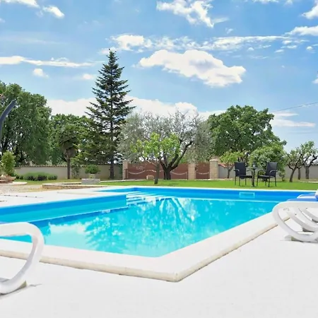Studio Petra 3 *